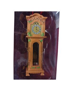 Hallmark 2001 Keepsake Ornament Twas The Night Before Christmas Not Even A Mouse
